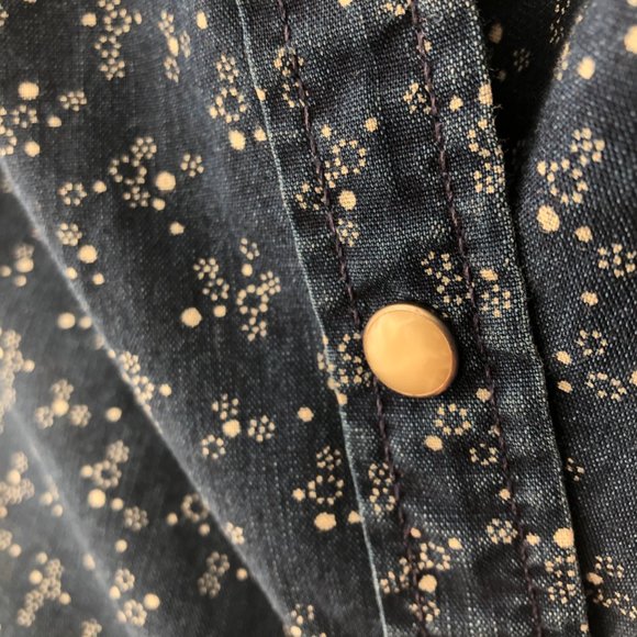 Gap - Jean Button Down - Picture 2 of 4